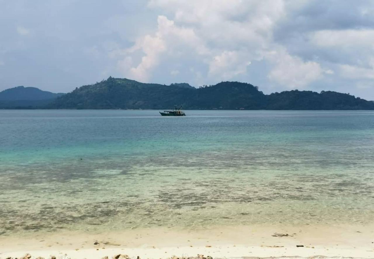Santiri Island Resort Semporna Exterior foto
